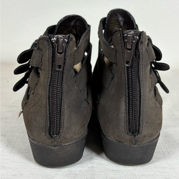 Me Too Women’s Brown Triple Buckle Ankle Boots Zip Closure Block Heel Size 7.5 - Picture 3 of 9